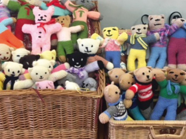 Knitted teddies in wicker baskets